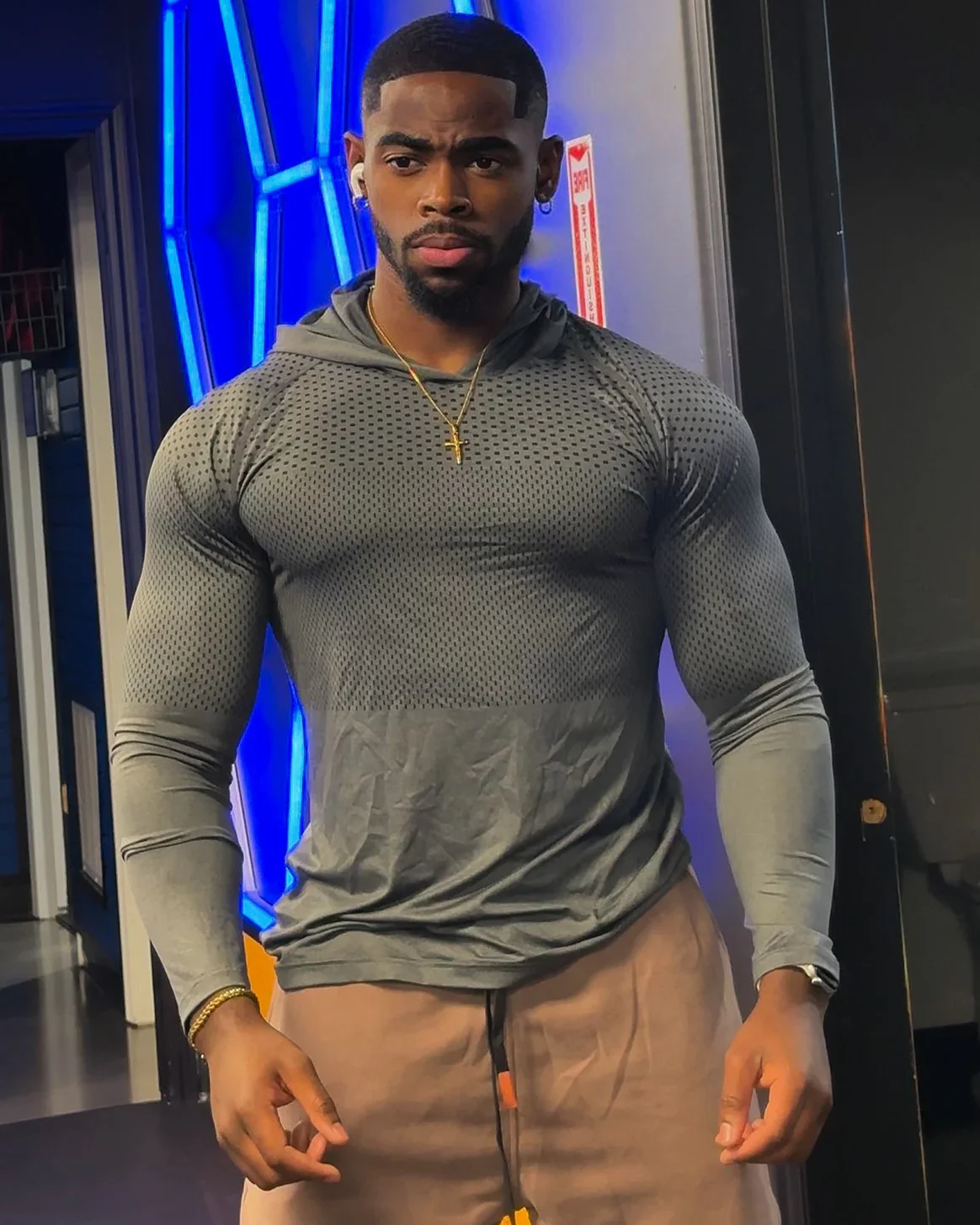 Core Hooded Performance Stretch Shirt - Image 12