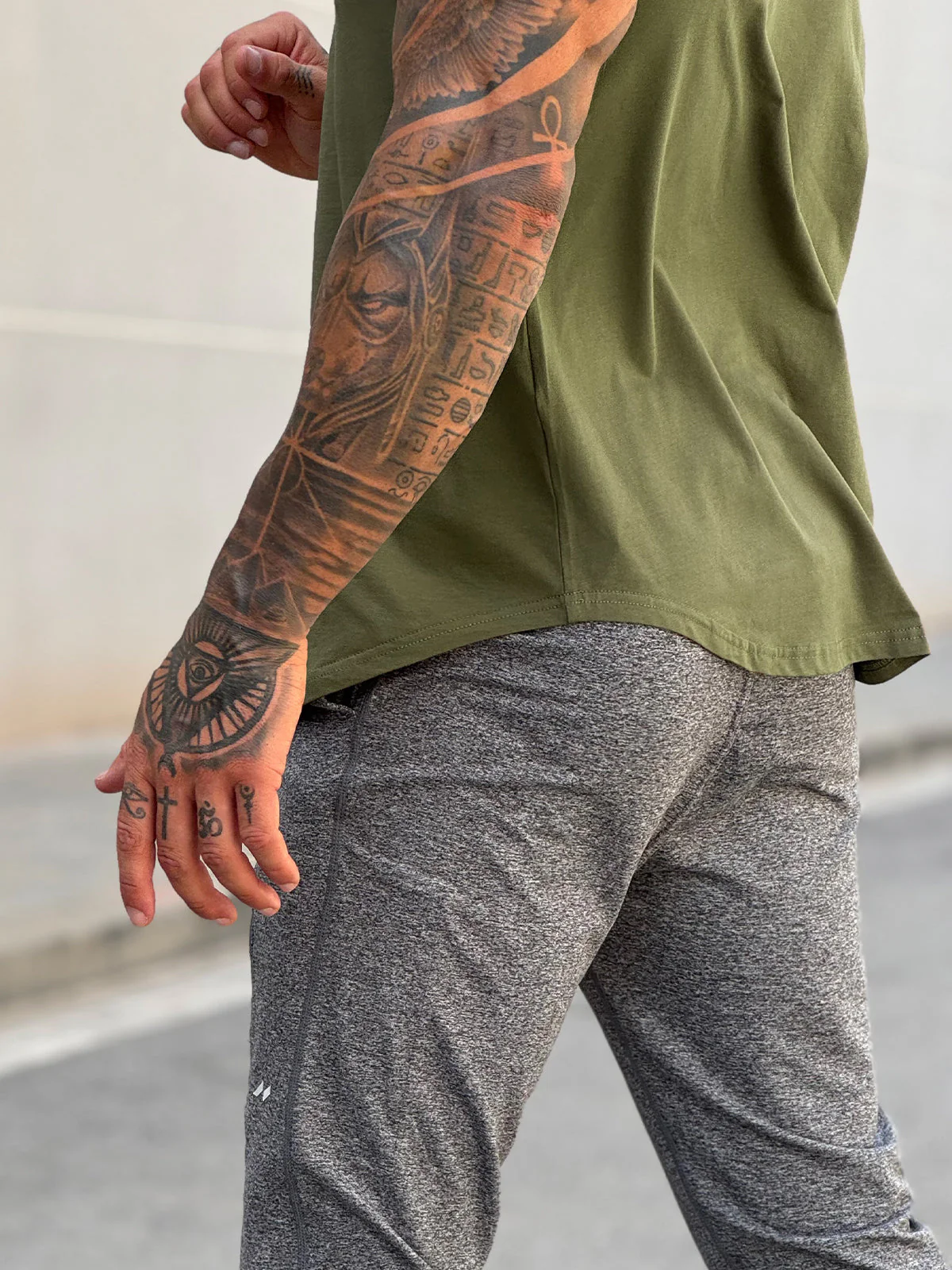 Kore Curved Hem T-shirt Muscle Fit Crew Neck-New - Image 4